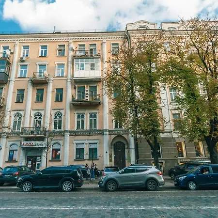 на золотых воротах, центр Apartment Kyiv